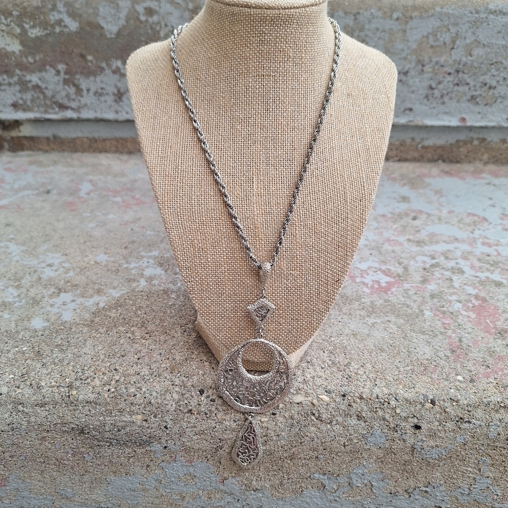 🌟 Elegant Silver Pendant Necklace